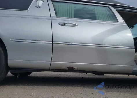 2006 Lincoln Town Car Executive from USA, damaged, VIN 1LJFM88W56Y617102